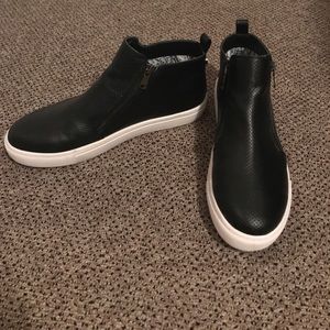 Steve Madden black sneakers (size 9.5)